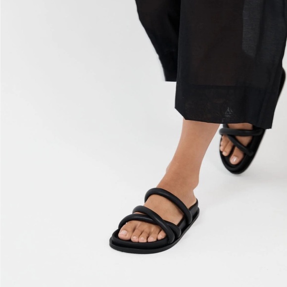 St. Agni Cross Strap Leather Slide - black NWT - Picture 5 of 5